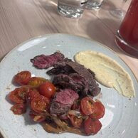 účastník zážitku (Praha, 24) na Kurzu vaření: Masa, steaků a burgerů