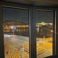 Marika Beránková (Karlovy vary, 39) na Noci v Tančícím domě s lahví šampaňského