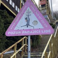 Max Herčík (Praha, 19) na Bungee jumpingu z věže