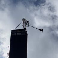 Max Herčík (Praha, 19) na Bungee jumpingu z věže