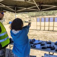 Jana Tovarová (Kladno, 45) na Zážitkové střelbě: Speciální jednotky - 10 zbraní