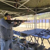 Jana Tovarová (Kladno, 45) na Zážitkové střelbě: Speciální jednotky - 10 zbraní