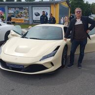 účastník zážitku (Nový Bydžov, 60) na Jízdě v supersportech na polygonu v Hradci Králové