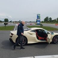 účastník zážitku (Nový Bydžov, 60) na Jízdě v supersportech na polygonu v Hradci Králové