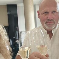Luděk Matocha (Vsetín, 61) na Noci v Tančícím domě s lahví šampaňského