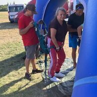 Eliška Halbychova (Karvina, 65) na tandemovém sekoku padákem