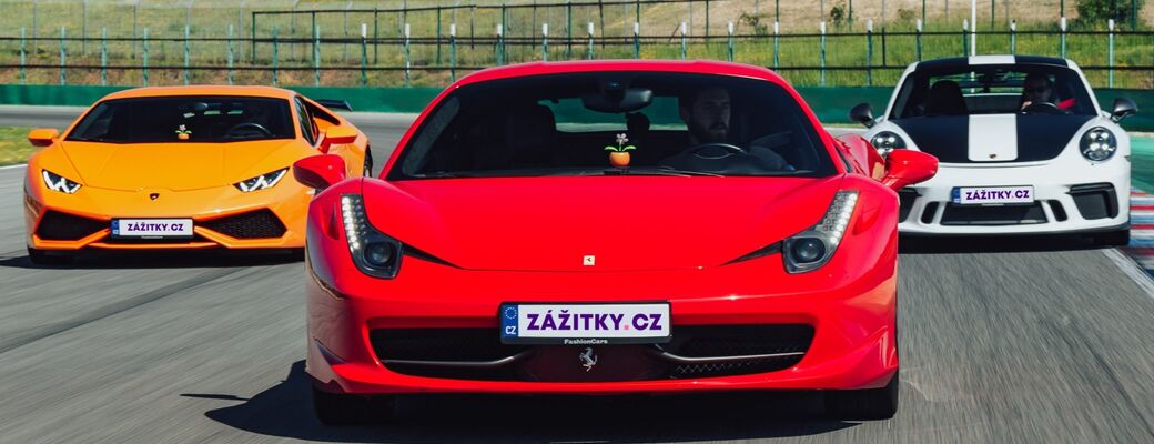 Vyberte si jeden z nabízených sportovních vozů.