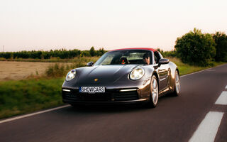 Porsche 911 Carrera 4 Targa