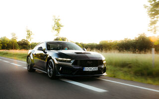 Zažijte jízdu ve Ford Mustang Dark Horse 5.0 V8.