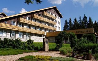 Wellness hotel Srní s vnitřním bazénem.