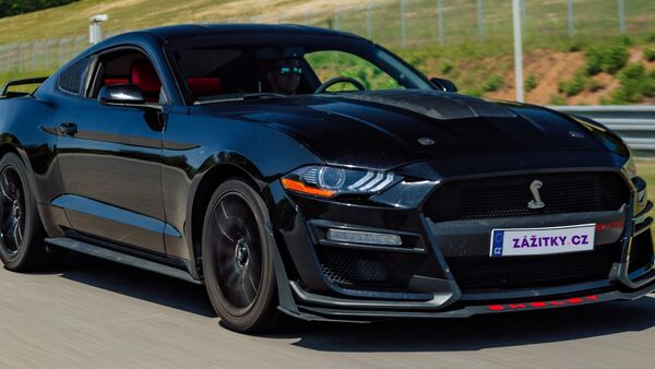 Zažijte jízdu ve Ford Mustang GT 5.0 V8 Shelby paket!