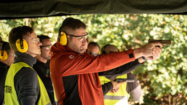 Zamířit, připravit a pal.