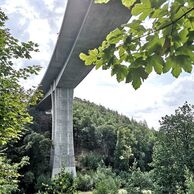 Ondřej Kučírek (Stráž pod Ralskem, 30) na bungee skoku do houpačky
