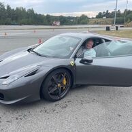 Jiří Tajovský (Boskovice, 70) na Jízdě ve Ferrari na Moravě
