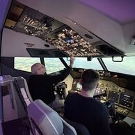 Rudolf Wejmelka (Praha 9 Střížkov, 68) na Simulátoru letadla Boeingu 737